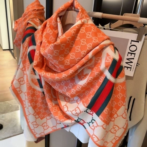 Reversible Stylish Warm Cashmere/Shawl - Picture 4 of 14